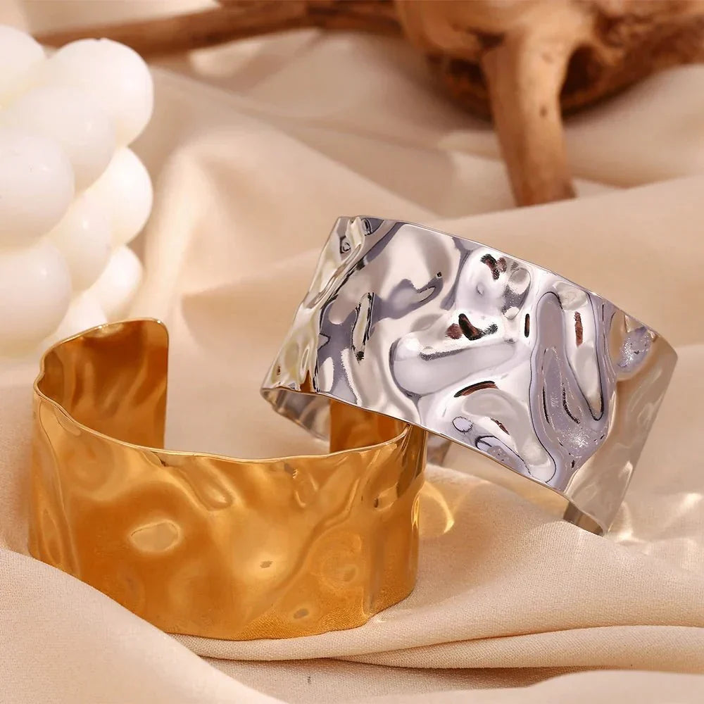 Karnz | 18k Hammarslag Textur Armband