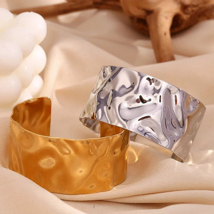 Karnz | 18k Hammarslag Textur Armband
