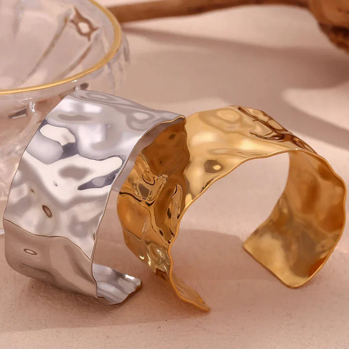 Karnz | 18k Hammarslag Textur Armband