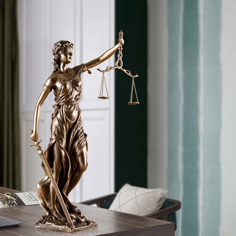 Dekorationsstaty av rättvisans gudinna