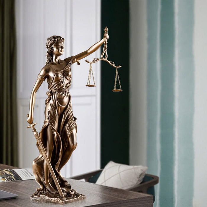 Dekorationsstaty av rättvisans gudinna