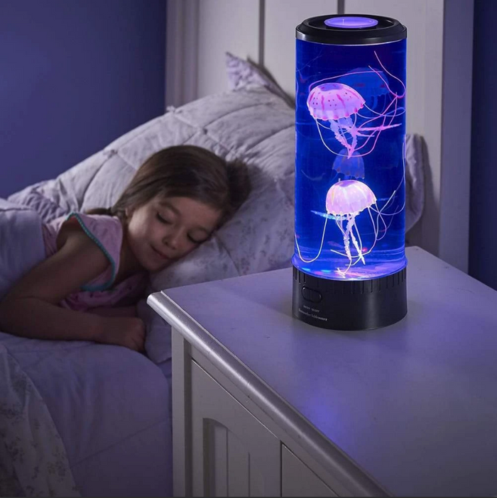 Hemra Maneteakvarium som LED-lampa med svävande maneter