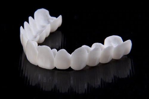 Smile Lens – Justerbar vit tandprotes för omedelbar leendejustering | Karnz