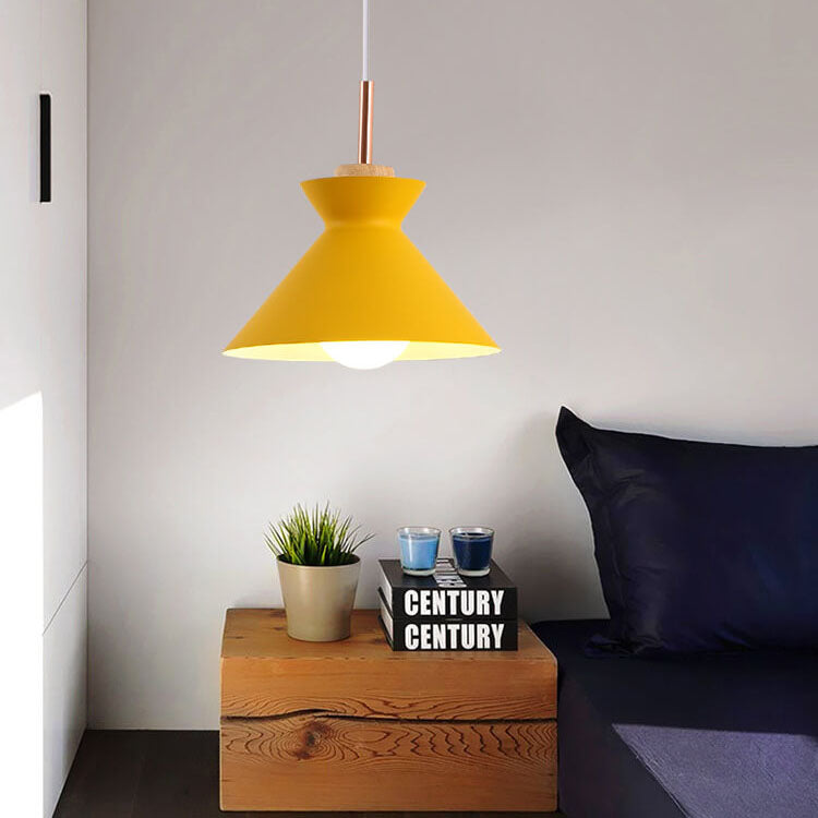 Karnz | AuroraLite Nordic Pendellampa | Metalldesign | 1-lampa | Moderna färgalternativ