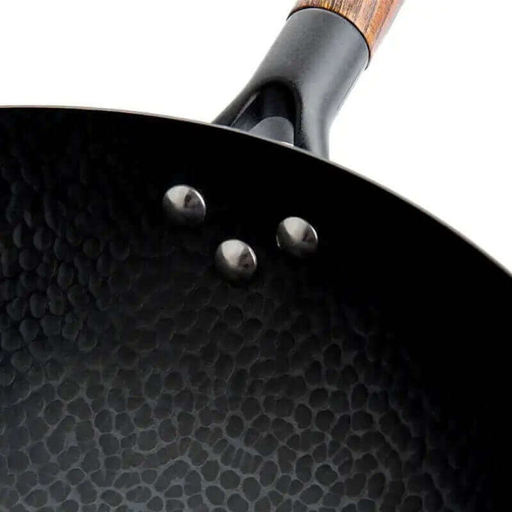 Autentisk handgjord järn-wok – Premiumkvalitet med trälokk