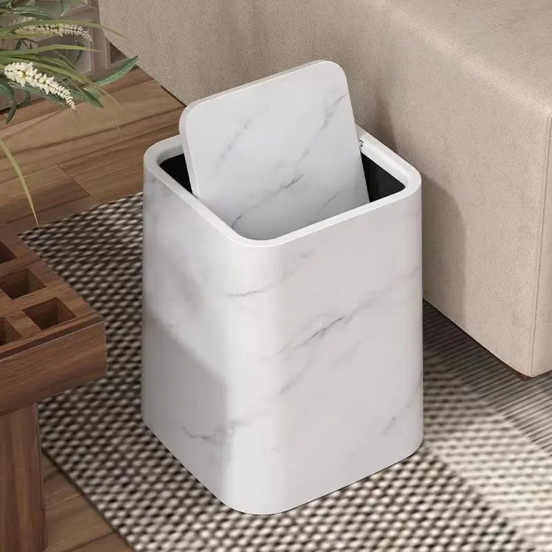 Elegant soptunna i marmor design med svänglock