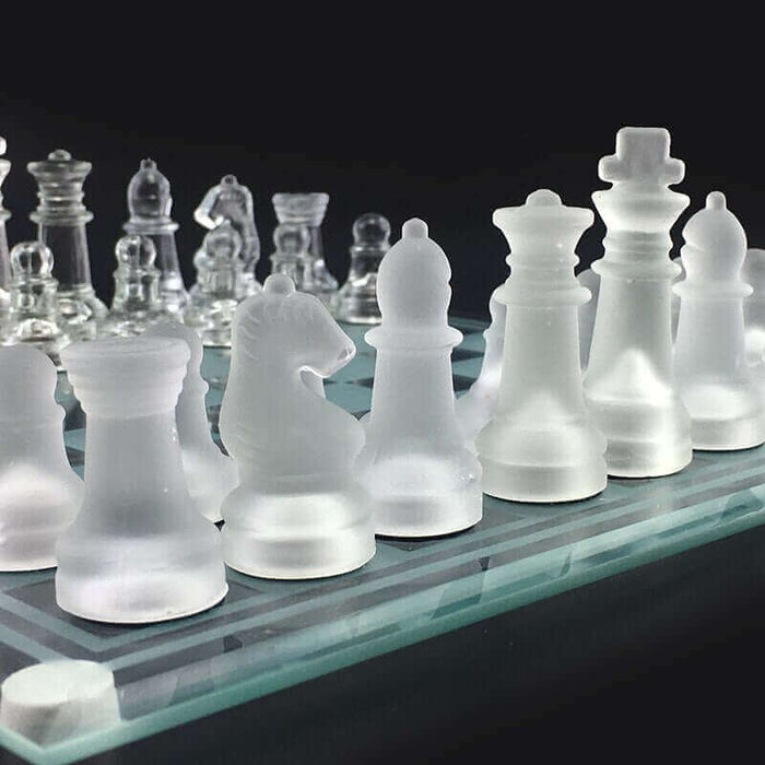 Sandsberg | Glas-Schackspel | Mattade Kristallfigurer med Schackbräda