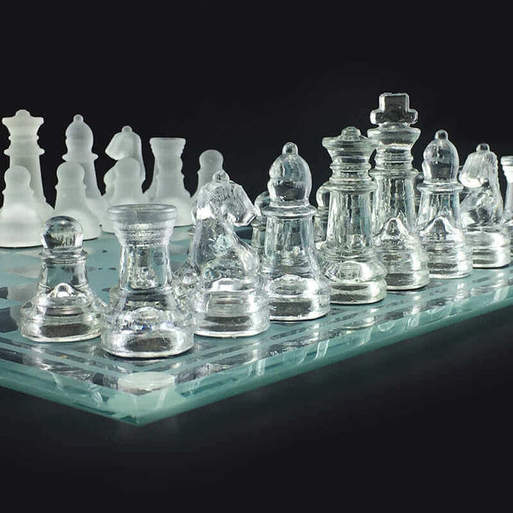 Sandsberg | Glas-Schackspel | Mattade Kristallfigurer med Schackbräda