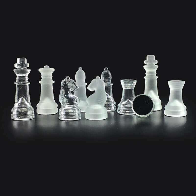 Sandsberg | Glas-Schackspel | Mattade Kristallfigurer med Schackbräda