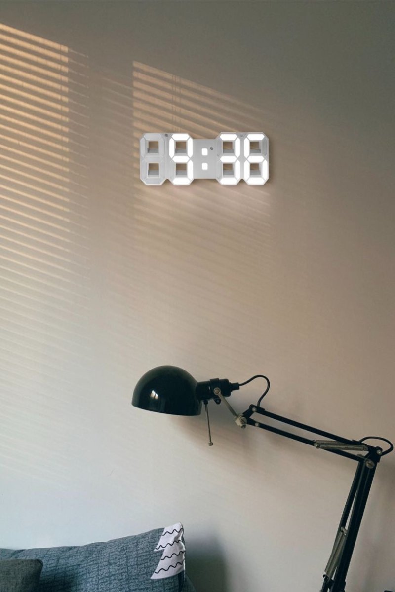 Digital 3D LED Väckarklocka – Modern design med dimmfunktion och optimal synlighet