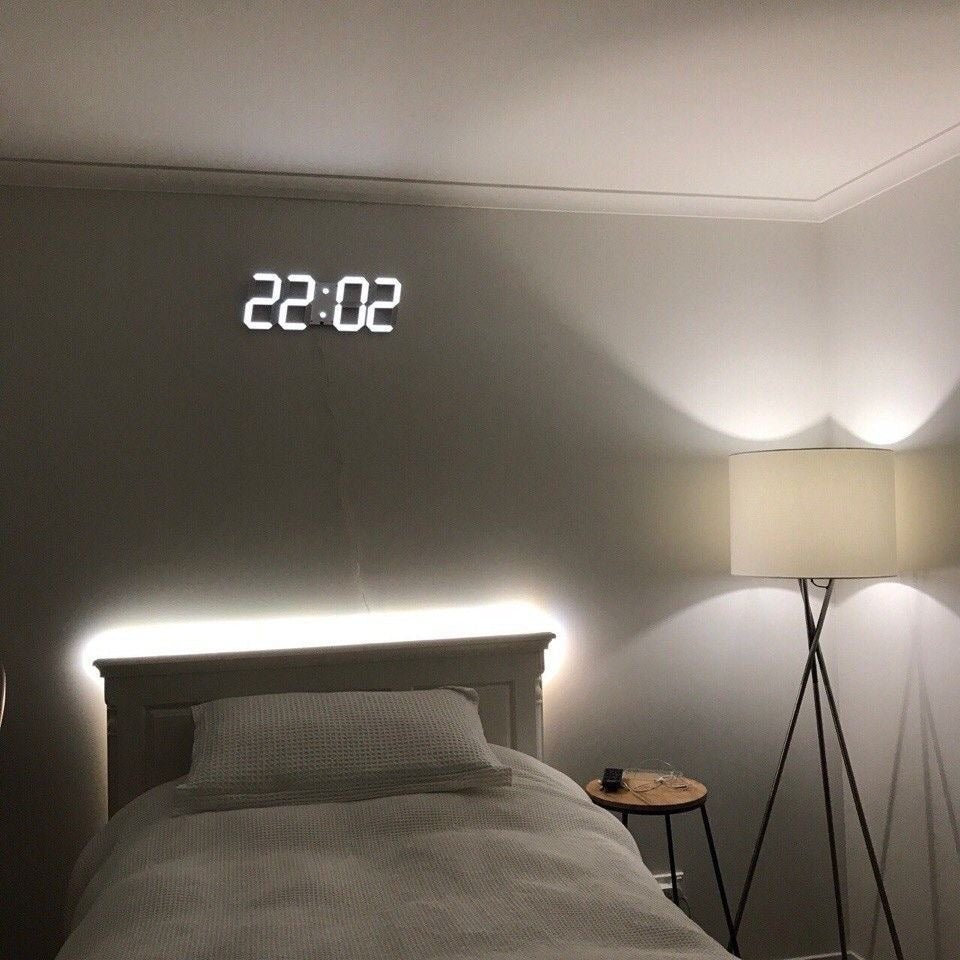 Digital 3D LED Väckarklocka – Modern design med dimmfunktion och optimal synlighet