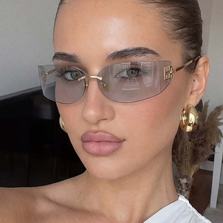 Damen futuristisk designer solbrille med usædvanlig ramme og UV-beskyttelse fra Karnz