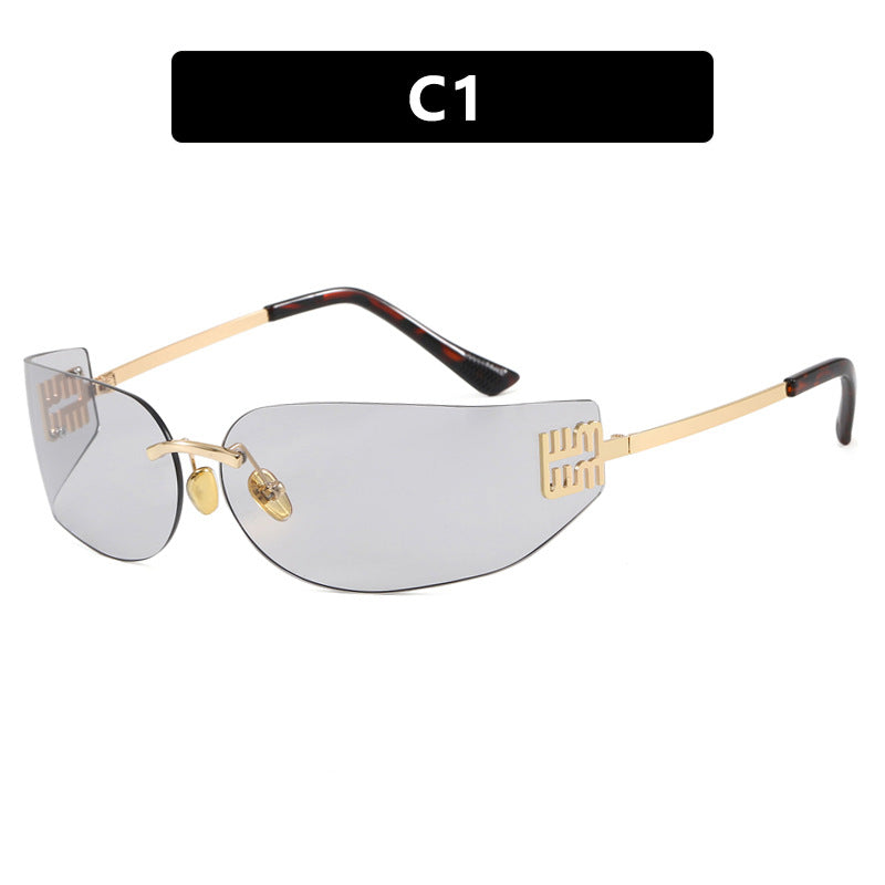 Damen futuristisk designer solbrille med usædvanlig ramme og UV-beskyttelse fra Karnz