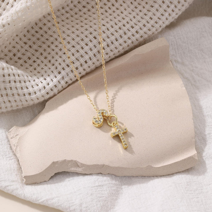 Karnz | Delikat Diamant Initial &amp; Kors Halsband