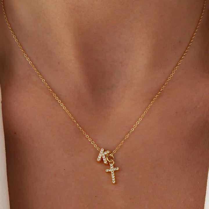 Karnz | Delikat Diamant Initial &amp; Kors Halsband