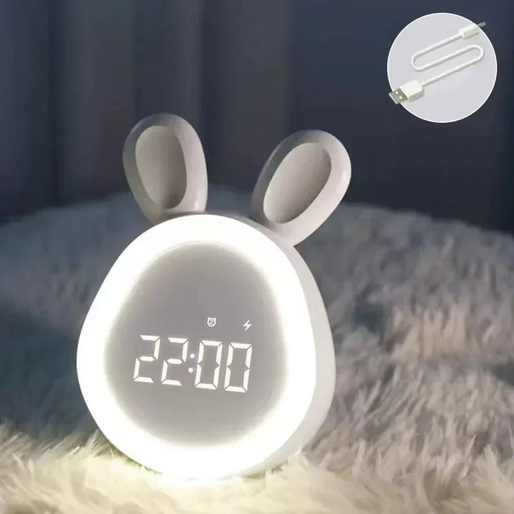 Söt barnklocka med LED-display, nattljus och alarm – Kaninform för pojkar och flickor, perfekt för barnrum och mjuk uppvaknande