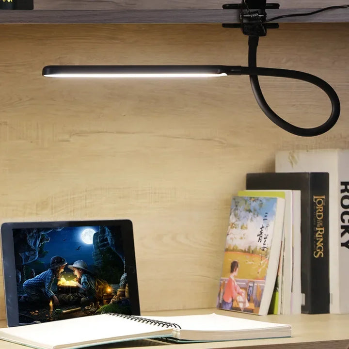 Karnz | LED-Klemmlampa LumaFlex | 3 ljusfärger &amp; 10 ljusstyrkenivåer | USB-drift | Flexibel svanhals | Ögonvänlig &amp; dimbar