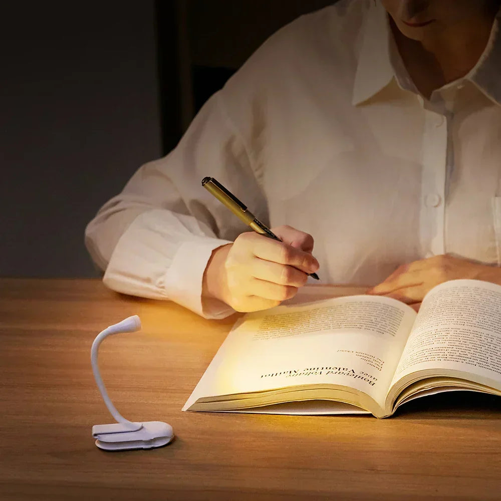 Karnz | Mini Boklampa - Bärbar Clip-On Nattlampa med USB-laddning, dimbar LED för sovrum, ögonskydd och camping - 360° Flip Clip Boklampa
