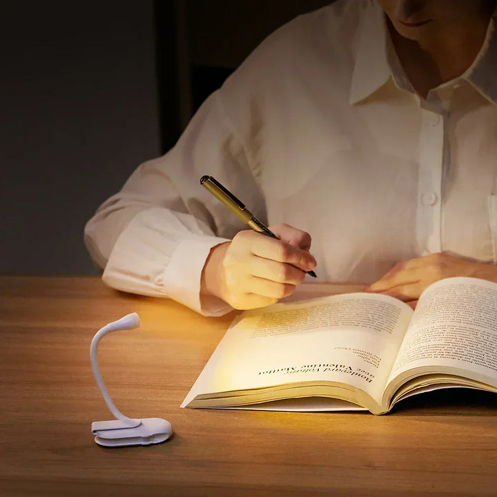 Karnz | Mini Boklampa - Bärbar Clip-On Nattlampa med USB-laddning, dimbar LED för sovrum, ögonskydd och camping - 360° Flip Clip Boklampa