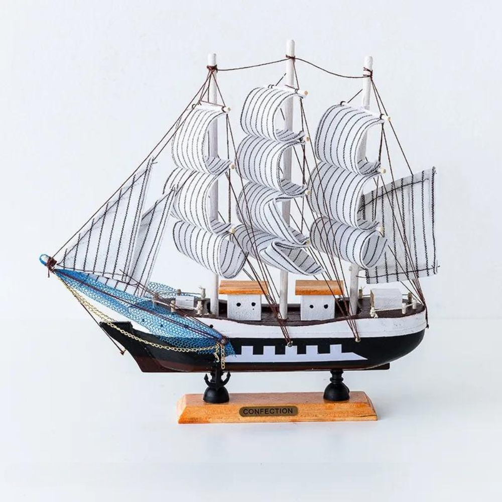 Karnz | Royaleva Nordic Trä Segelbåt Skulptur - LED-belyst dekorativt föremål, batteridriven