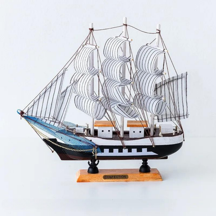 Karnz | Royaleva Nordic Trä Segelbåt Skulptur - LED-belyst dekorativt föremål, batteridriven