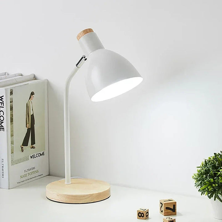 Bordslampa i Trä