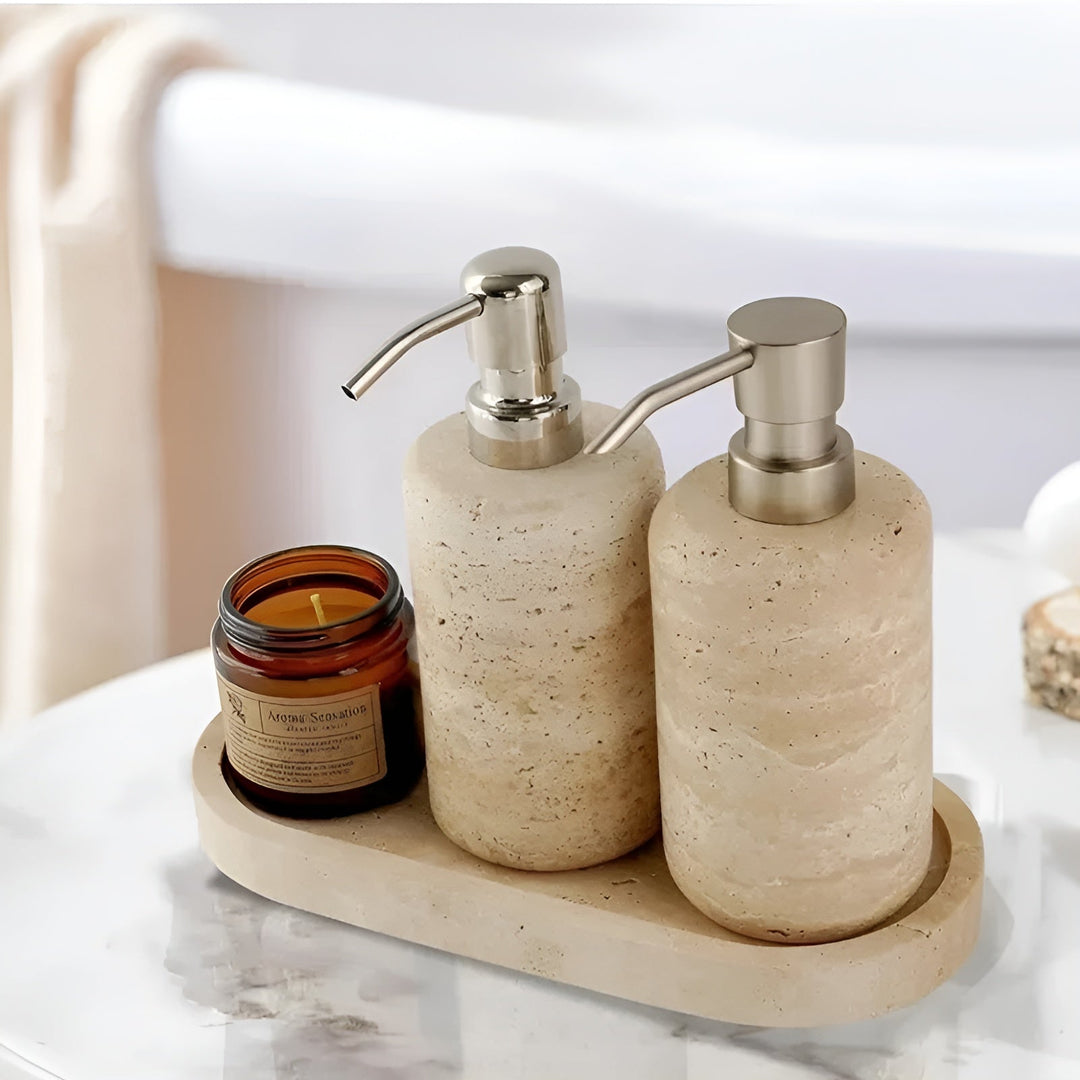 Tandborsthållare i natursten – med tvålpump och hylla | Eleganta badaccessoarer i travertin