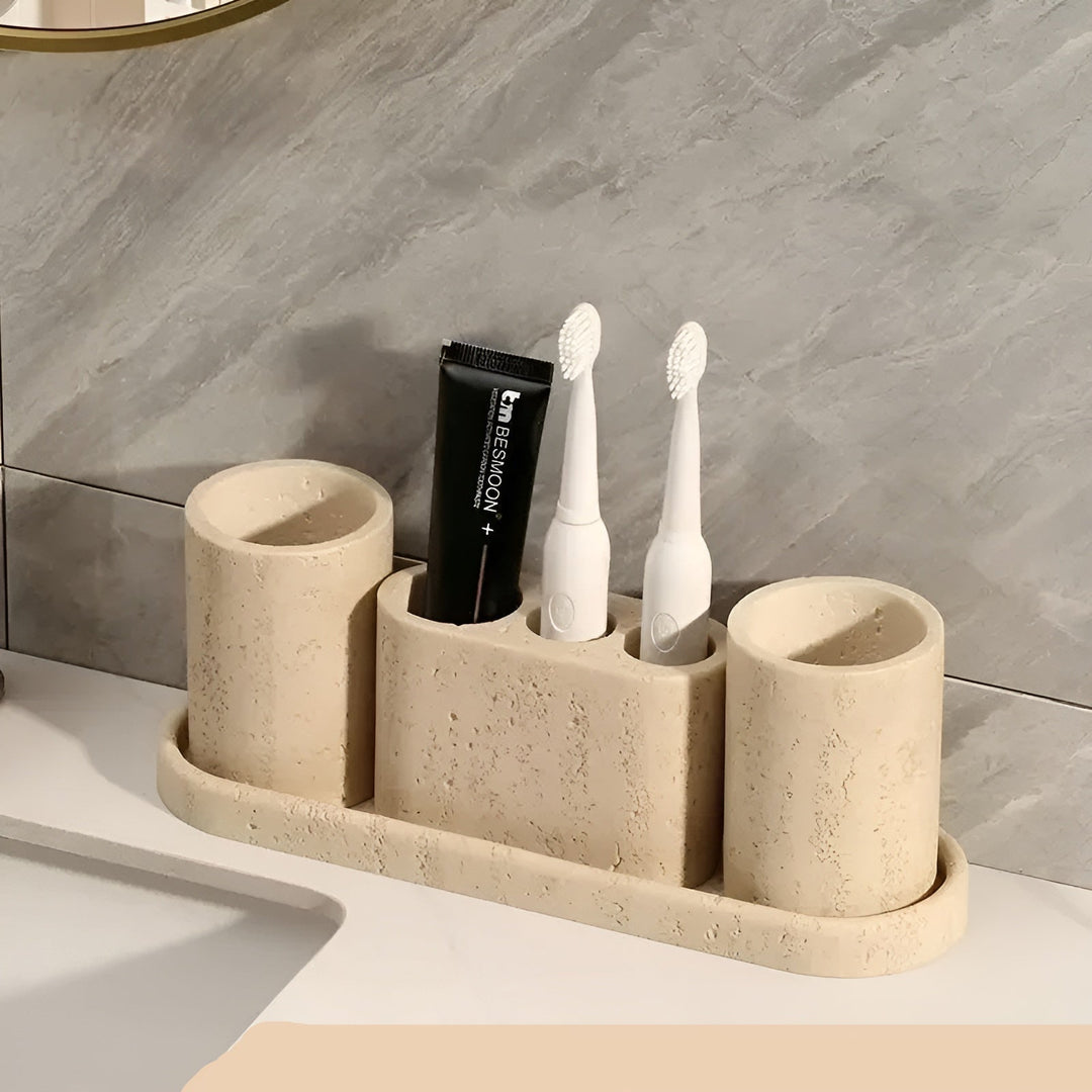 Tandborsthållare i natursten – med tvålpump och hylla | Eleganta badaccessoarer i travertin