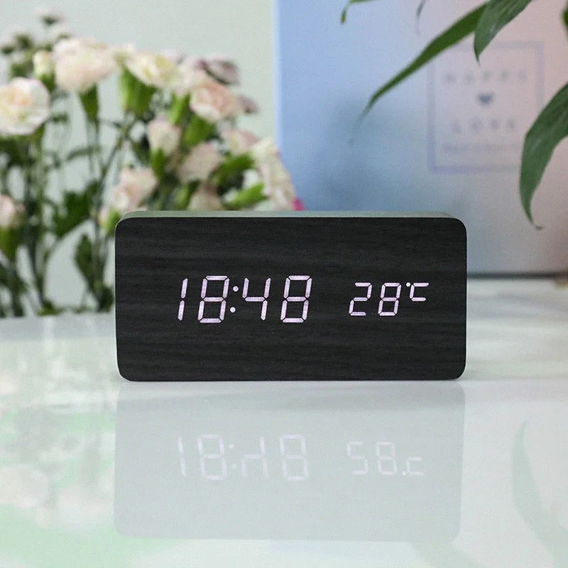 Minimalistisk LED-klocka | Trä