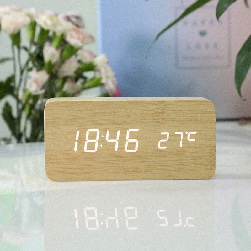 Minimalistisk LED-klocka | Trä