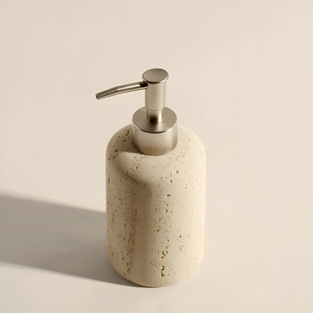 Tandborsthållare i natursten – med tvålpump och hylla | Eleganta badaccessoarer i travertin