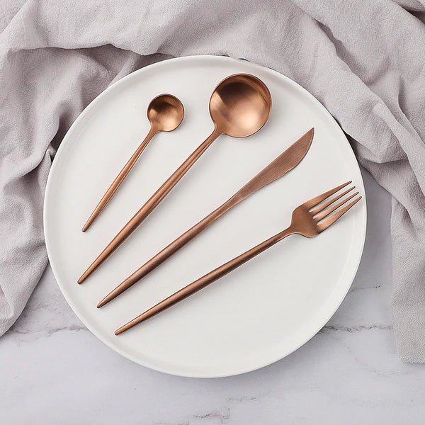 VédaTable 24-delars bestickset – Modern elegans i rostfritt stål | Karnz