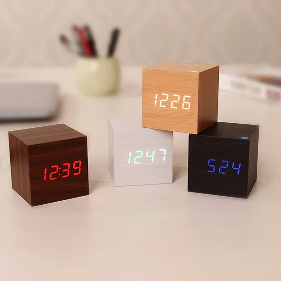 Digital träklocka med LED-display
