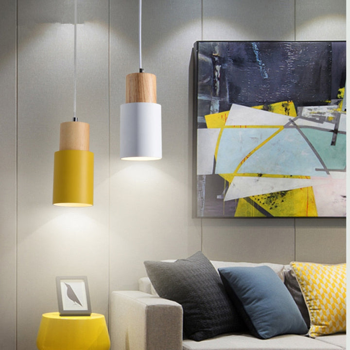 Designerhängande lampa med nordisk träfot