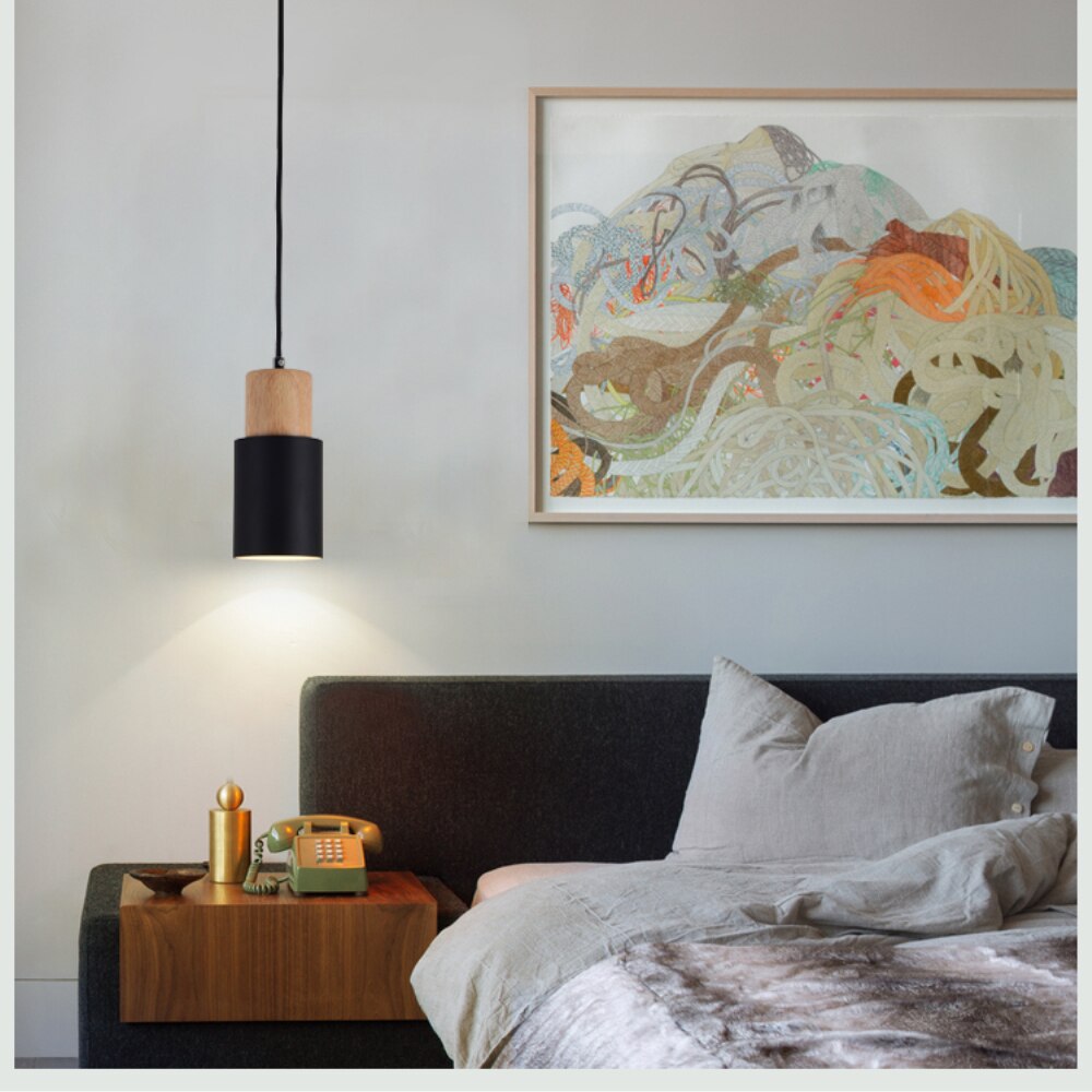 Designerhängande lampa med nordisk träfot