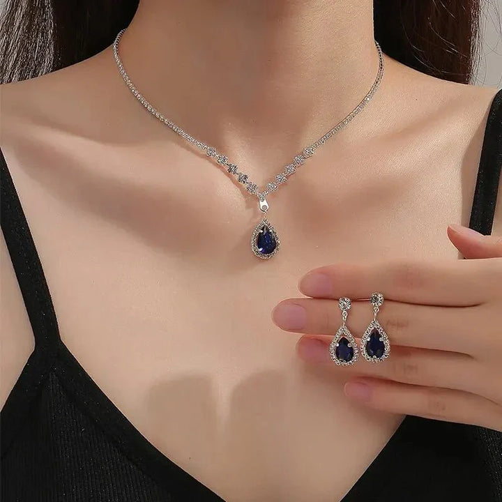 Karnz | Glittrande blå dropp-diamant-halsband och örhänge set