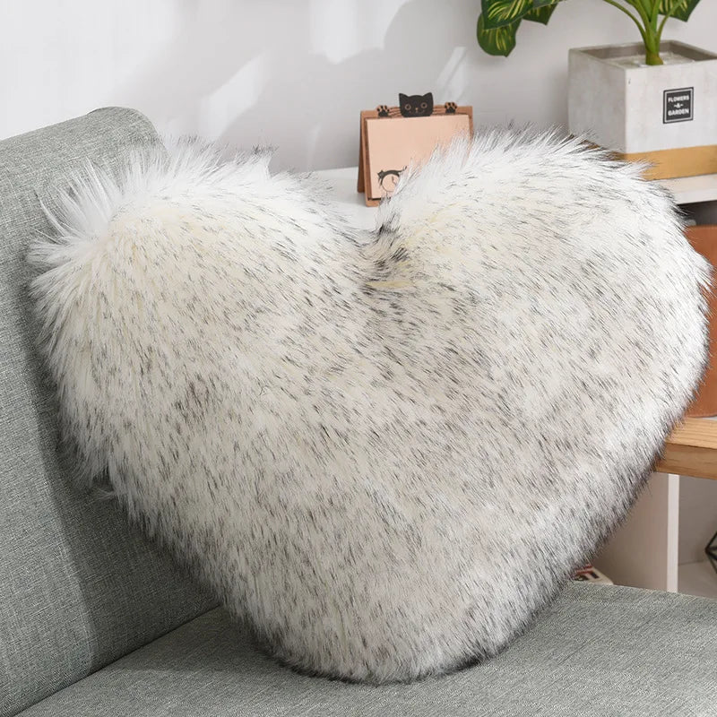 Mjuk Hjärformad Fuzzy Soffkudde i Soft-Polyester | Karnz